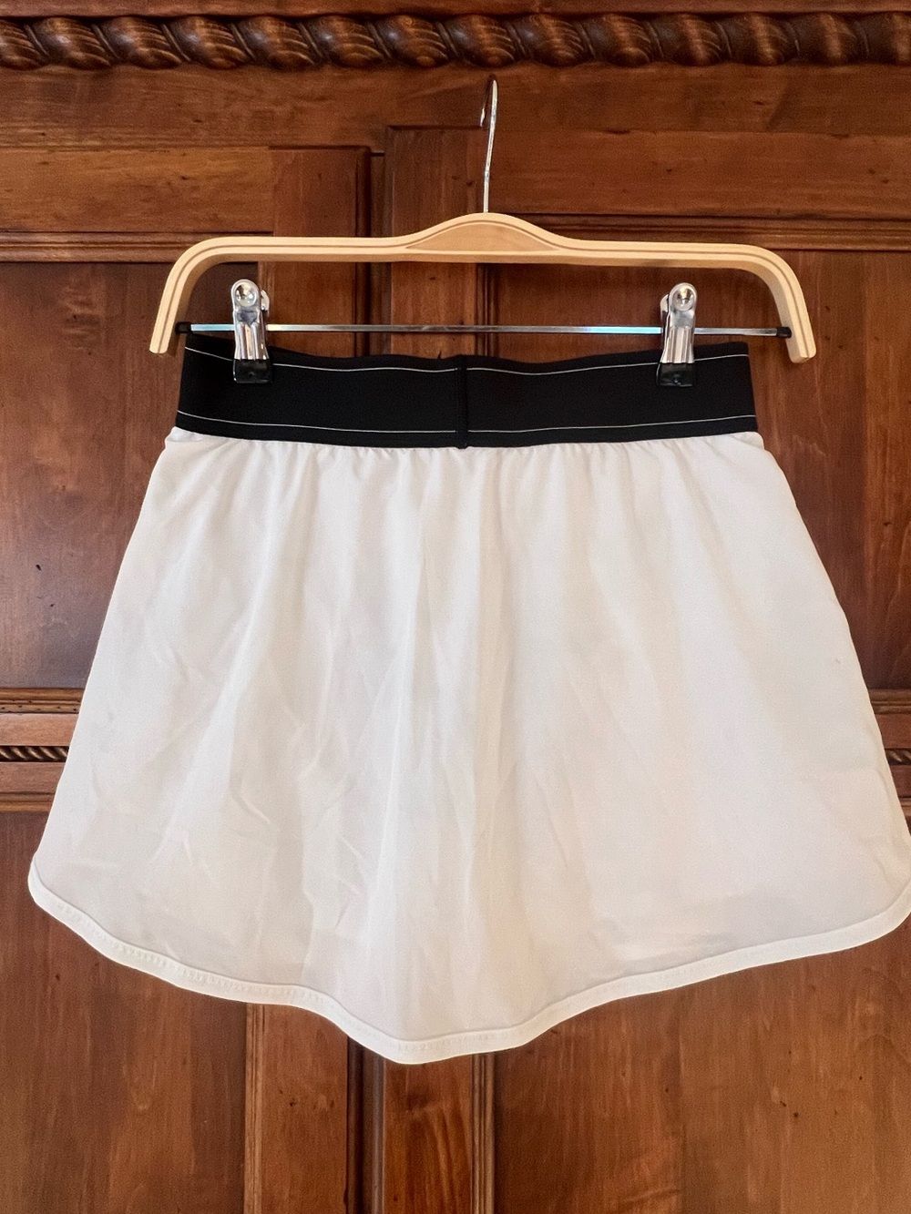 Alo Yoga Match Point Tennis Skirt | SZ S | white w/black boxer-style elastic - Picture 4 of 11